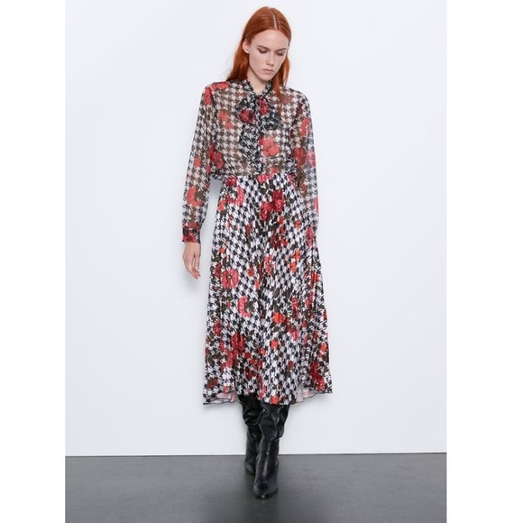 BNWT Button Down Blouse with Pussy Bow - Picture 3 of 6